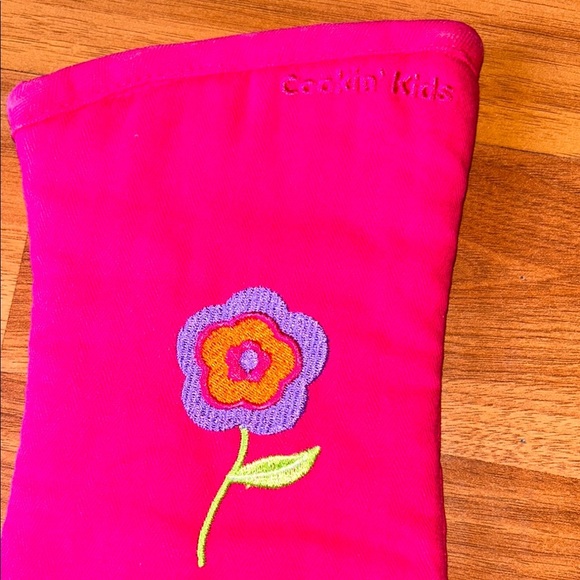 Princess House Pink and Purple Oven Mitt with Floral Design - Picture 4 of 6